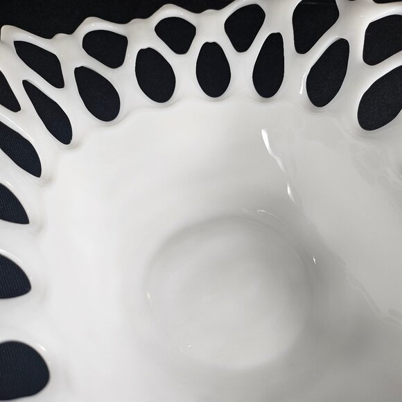 MCM Stunning Westmoreland Doric Open Lace Edge Milk Glass Oval Bowl/Fruit Bowl - Picture 6 of 11
